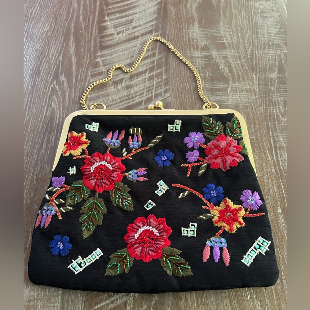 Vintage Floral Embroidered Black Clutch